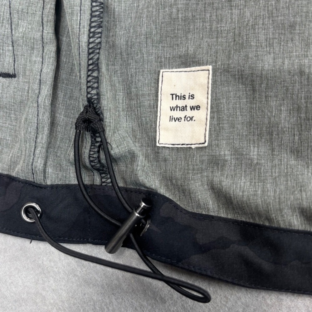 NWOT Vuori Womens Large Outdoor Trainer Jacket Shell Lightweight Hood Black Camo - Picture 5 of 9